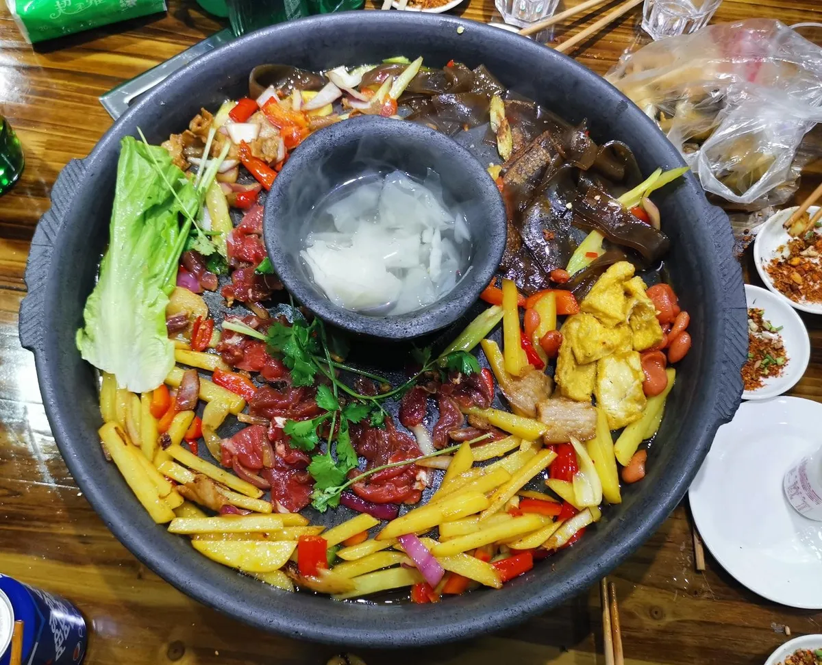 图1 凸锅烙锅（网图）