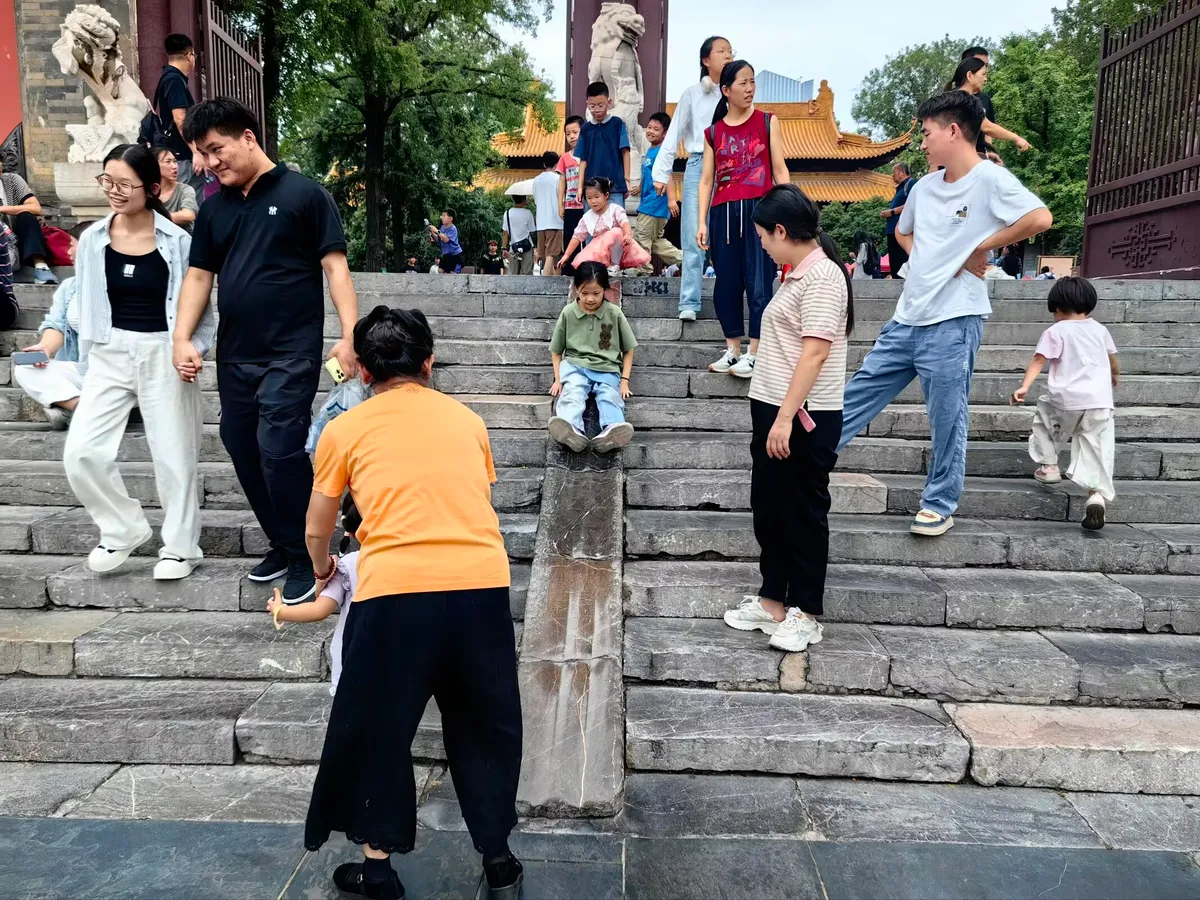 图10 热门的石滑梯