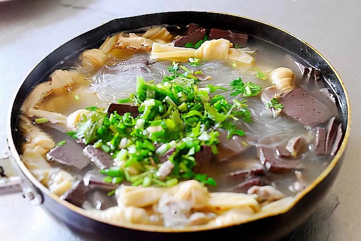 图4 鸭血粉丝汤（网图）