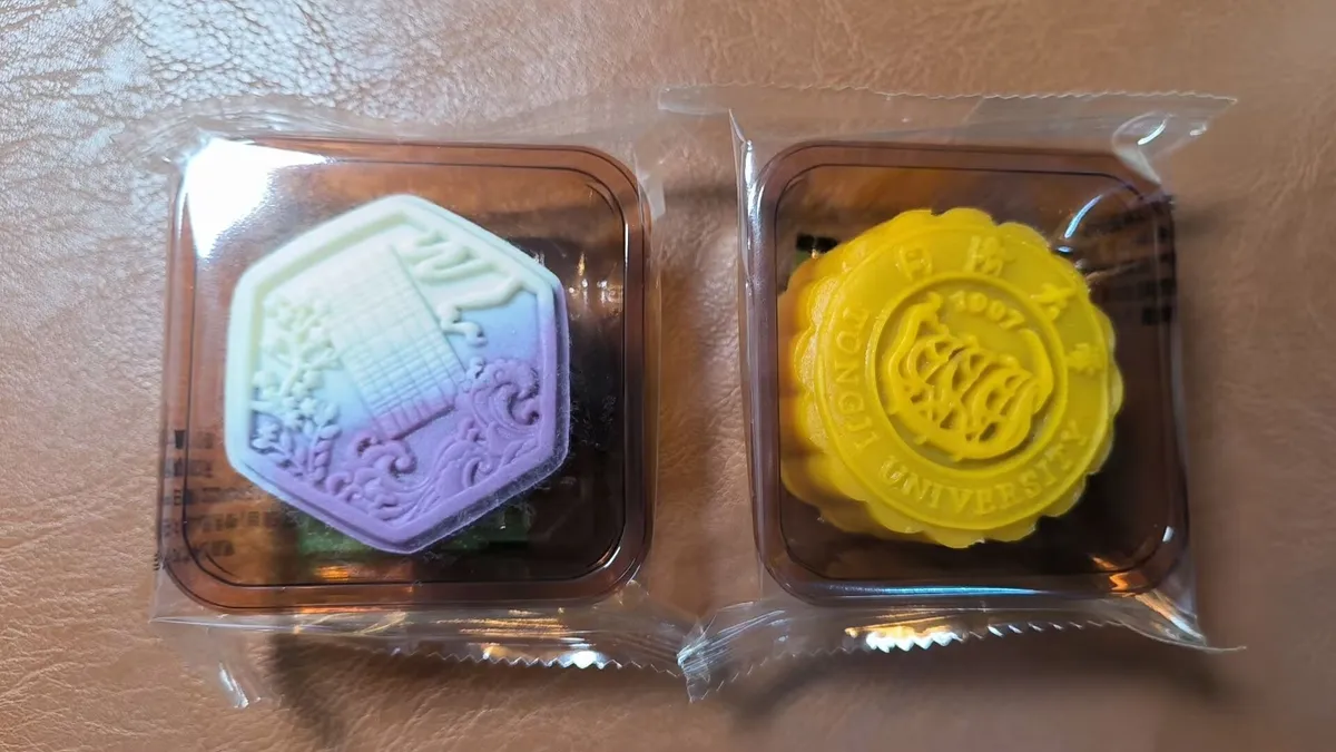 图8 月饼两个