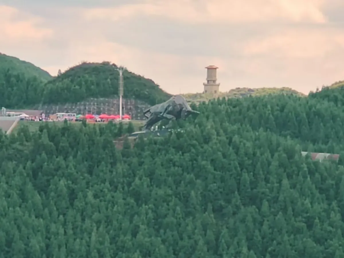 图11 梅花山顶视角的“韬奋牛”